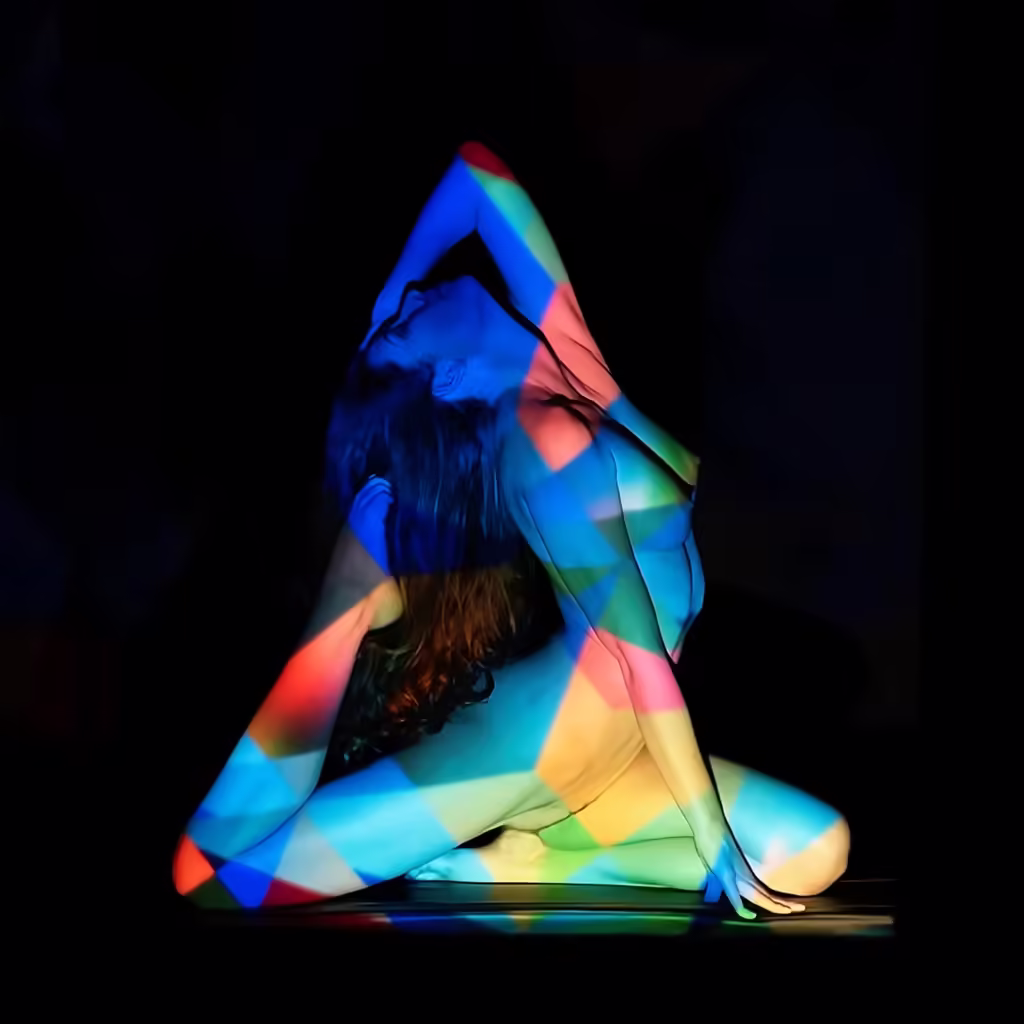 <a target='_blank' href='https://beta.hmvcgallery.com/product/color-triangles/'>Linda Hollinger - Color Triangles